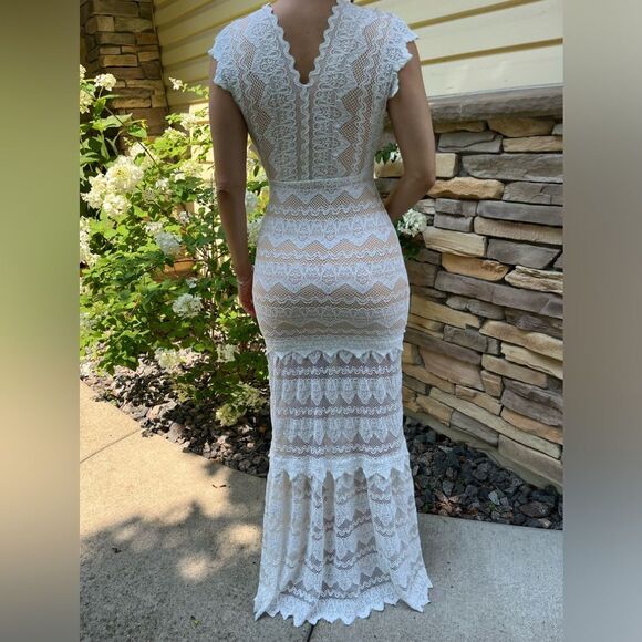 Nightcap by Carisa Rene Antoinette cream/nude lace overlay V-neck maxi dress, 1 - Picture 9 of 14